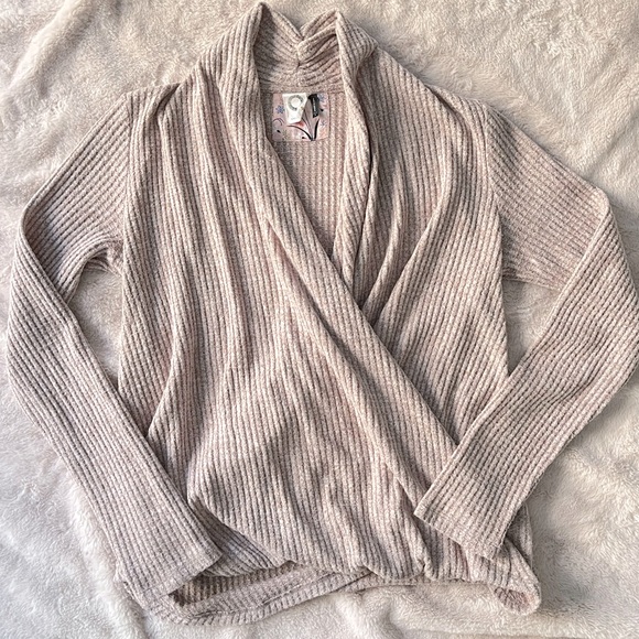 Anthropologie Akemi + Kin Long Sleeve Beige Waffle Knit Wrap Top Size S - Picture 2 of 11